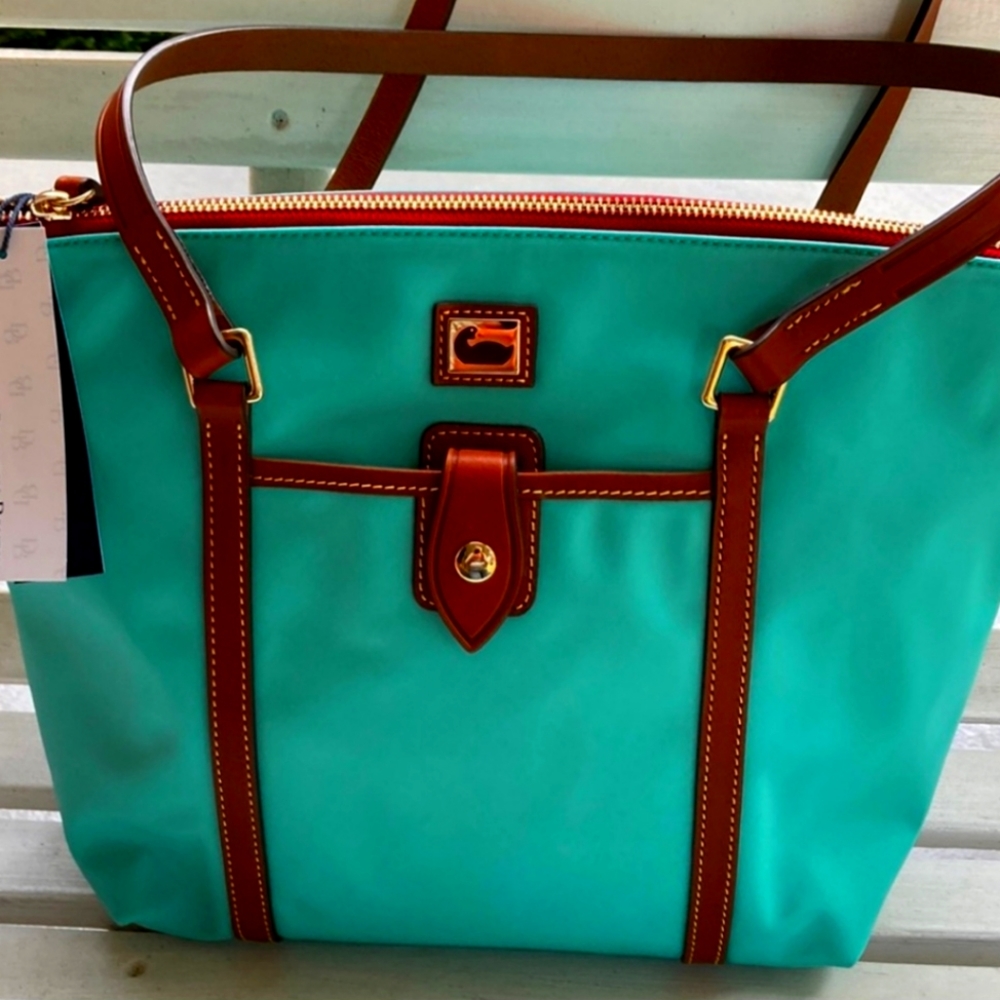 EUC Dooney and Bourke Tote
